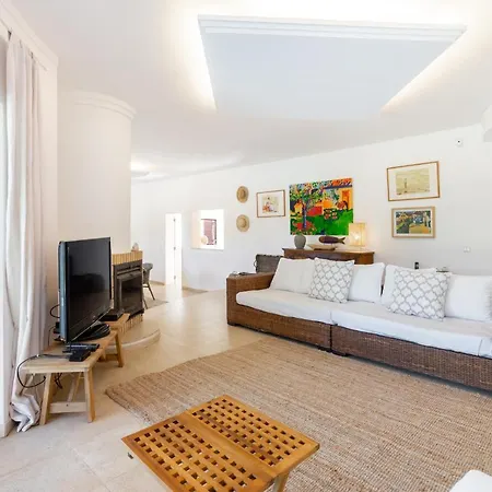 Whome Luxury Private Family W/ S-pool Ac & Parking Villa