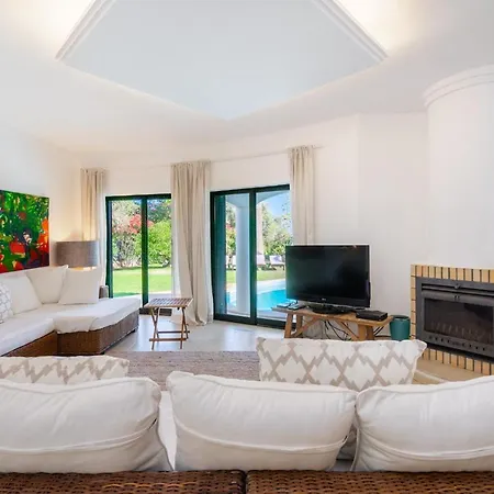 Luxury Private Family With Pool Ac & Parking *