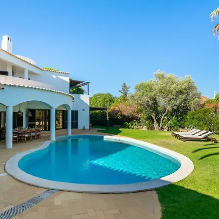 Whome Luxury Private Family W/ S-pool Ac & Parking Villa