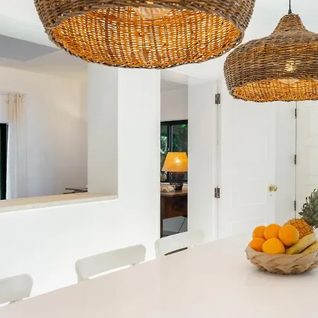 Whome Luxury Private Family W/ S-pool Ac & Parking Villa *