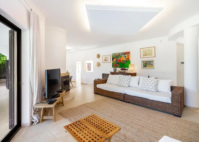 Luxury Private Family With Pool Ac & Parking וילה